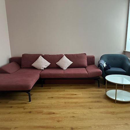 Schoene Drei Raumwohnung. Hell,Stilvoll, Gemuetlich. Borna Bagian luar foto