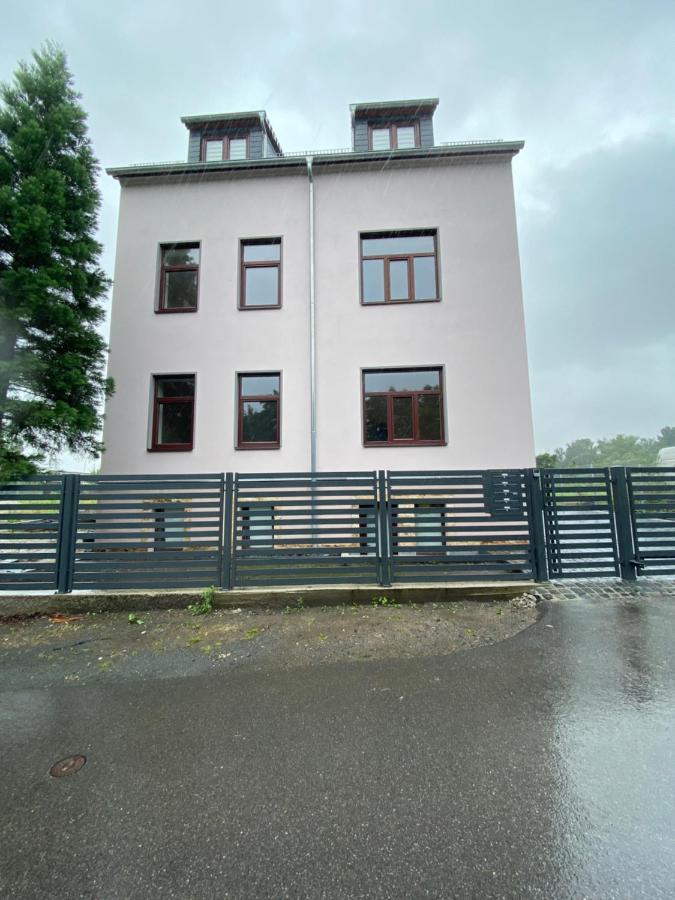 Schoene Drei Raumwohnung. Hell,Stilvoll, Gemuetlich. Borna Bagian luar foto