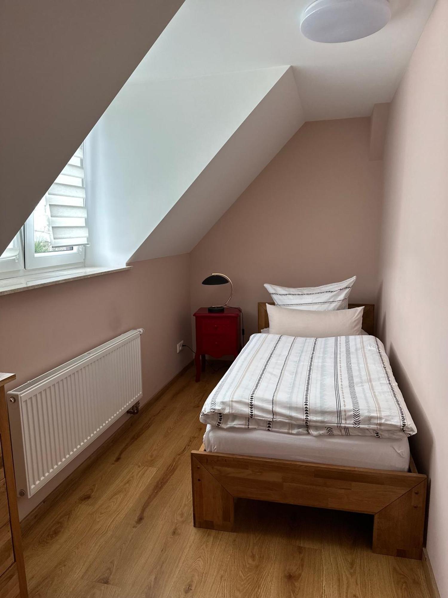 Schoene Drei Raumwohnung. Hell,Stilvoll, Gemuetlich. Borna Bagian luar foto